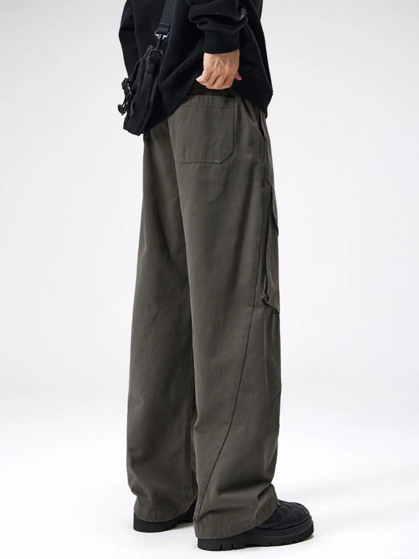 mens-plus-size-cargo-utility-pants-with-multiple-pockets-04
