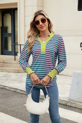 Top de manga larga con muescas y rayas en contraste