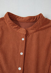 Vestido de pana con mangas tres cuartos y cierre de broche de un cuarto