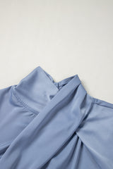 Blusa de manga larga con cuello alto y aberturas