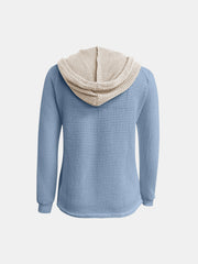 Sudadera con capucha de manga larga en contraste de punto gofre de tamaño completo