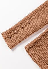 Blusa con cuello redondo, mangas abullonadas y botones decorativos