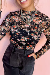 Blusa floral de cuello redondo y manga larga