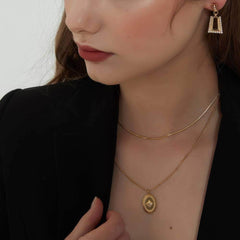 14K Gold Double Layered Oval Star Necklace Gold