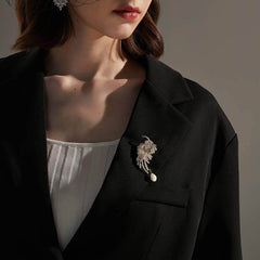 14k Gold Leaf Decor Paved Crystal Pearly Brooch White