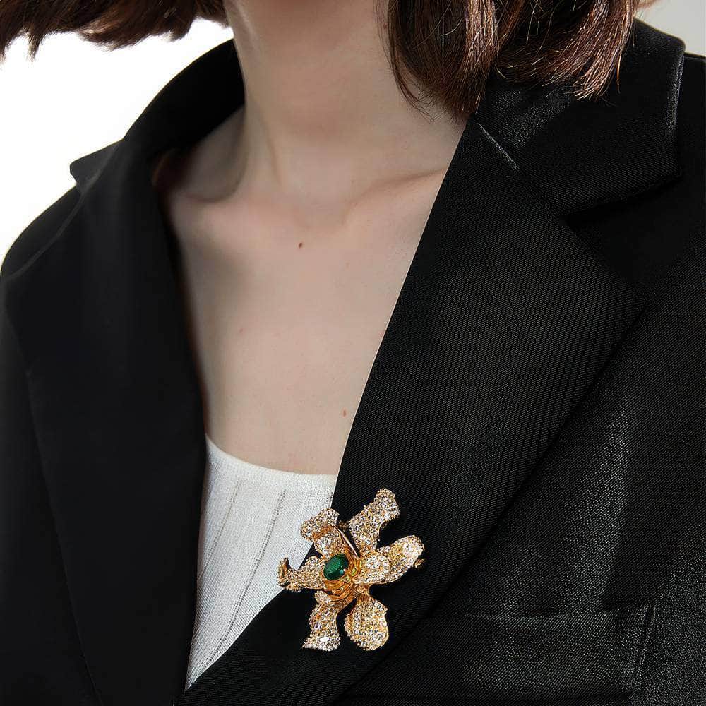 18K Gold Emerald Crystal Inlaid Sparkling Brooch Green