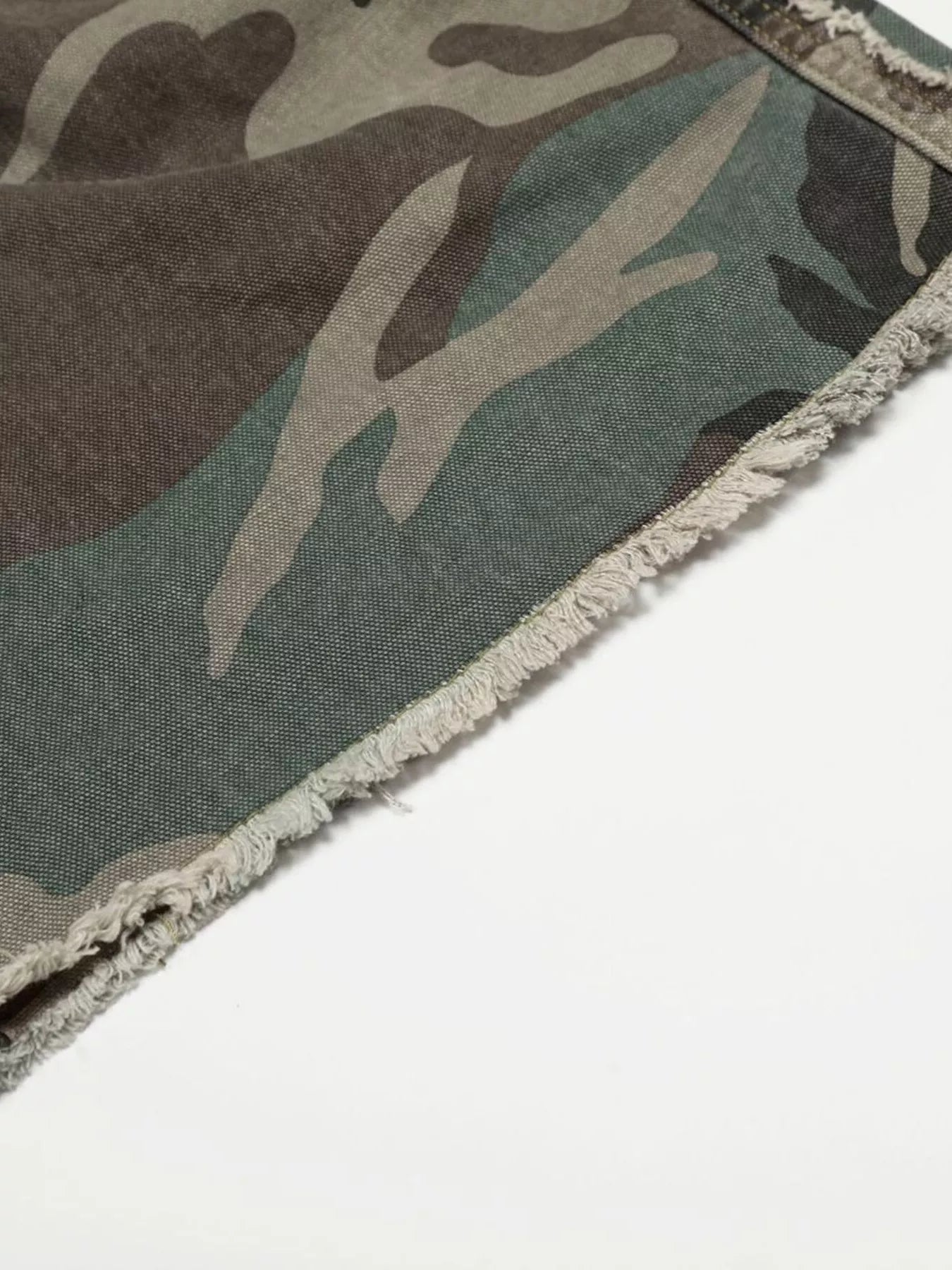 mens-camouflage-wide-leg-pants-07