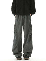 Men's loose fit cargo pants with pockets.