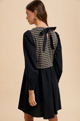 Vestido mini de cuello redondo y cuadros con lazo en la espalda de Annie Wear