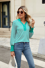 Top de manga larga con muescas y rayas en contraste