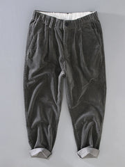 Men's pleated corduroy casual pants with pockets.