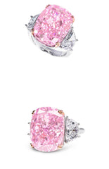 Anillo de diamantes de tres piedras con corte cojín rosa claro elegante de 7 quilates