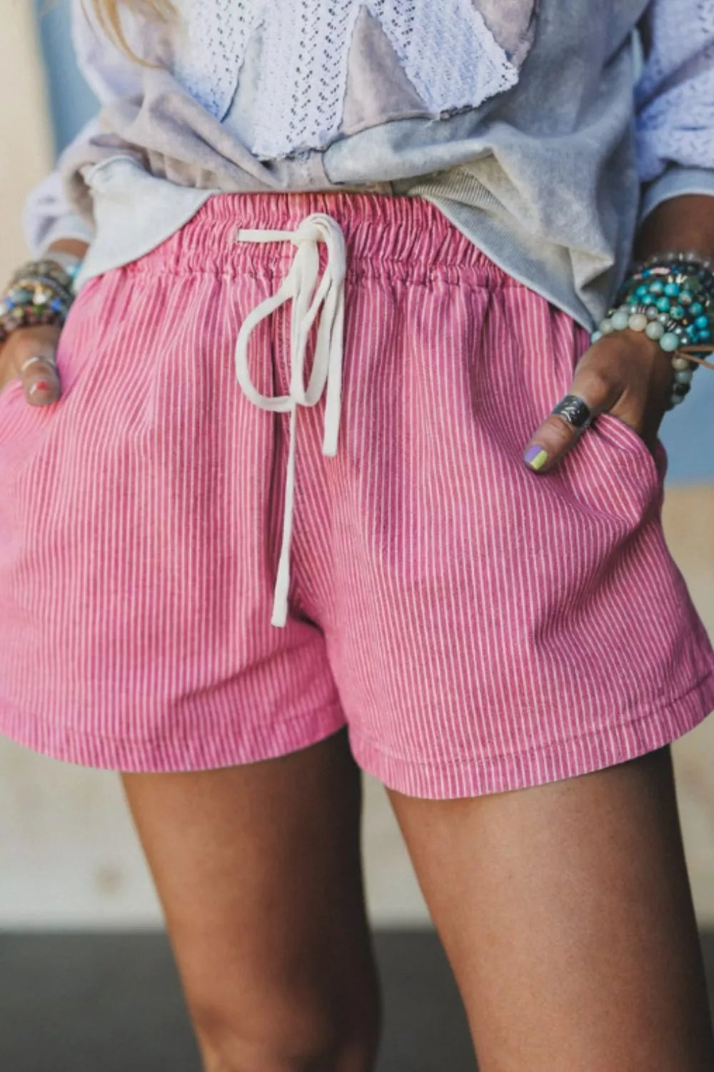 Women's striped casual shorts with an elastic drawstring waist and pockets.