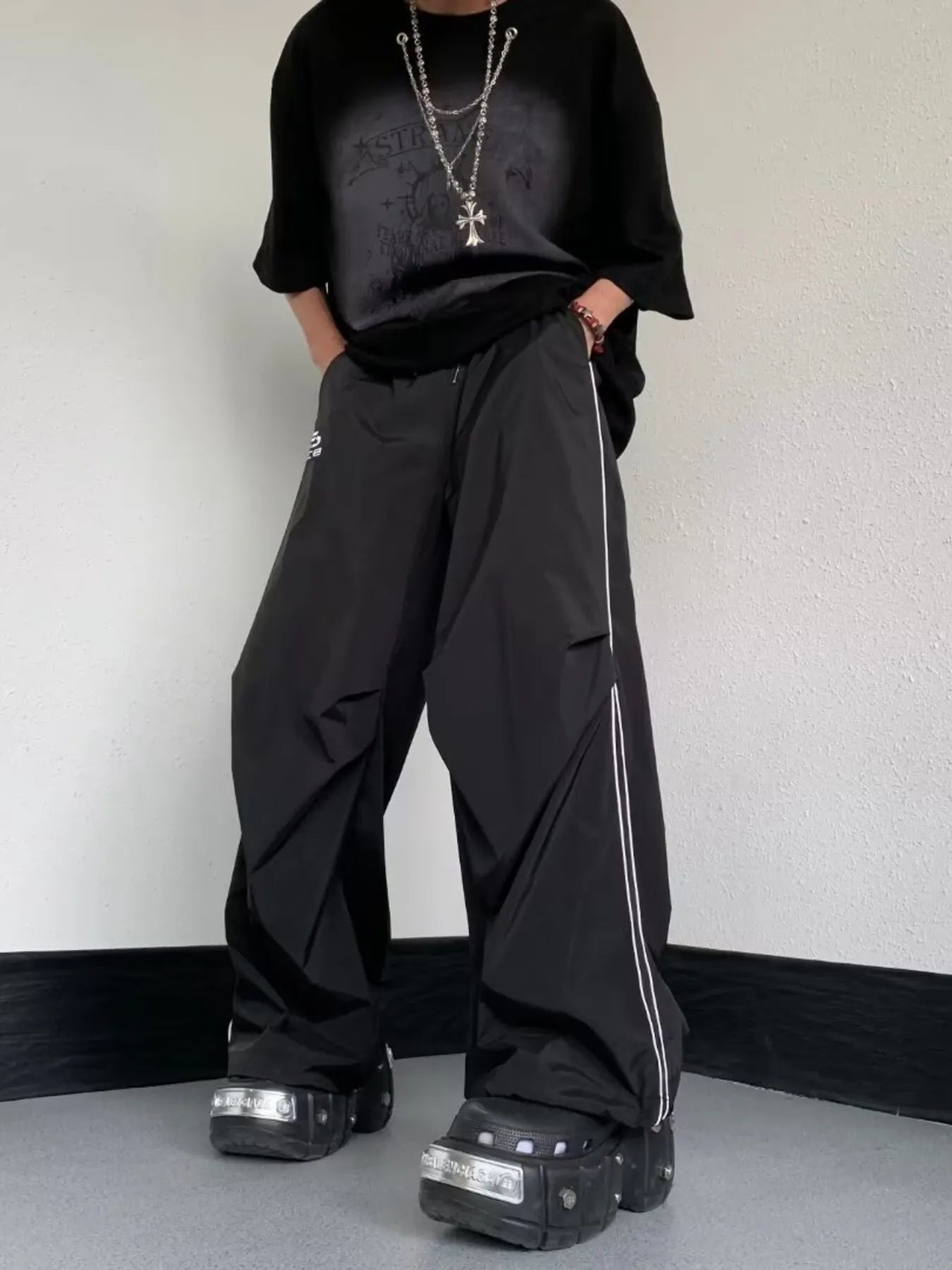 mens-striped-wide-leg-pants-03