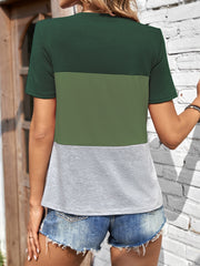 Camiseta de manga corta con cuello redondo y bloques de color