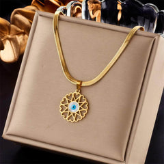 Heart Eye Shape Pendant Necklace