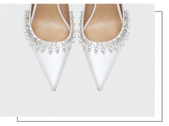 Tacones de satén con punta puntiaguda y flecos adornados con perlas