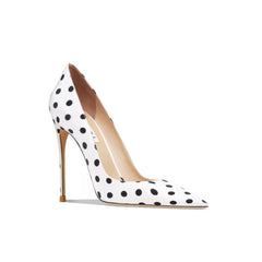 Zapatos de tacón puntiagudos con lunares