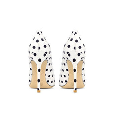 Zapatos de tacón puntiagudos con lunares