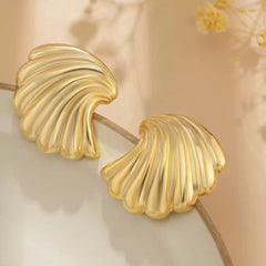 Wavy Scallop Shell Stud Earrings
