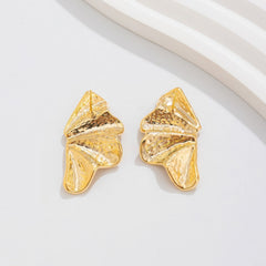 Wrinkled Scallop Shell Stud Earrings