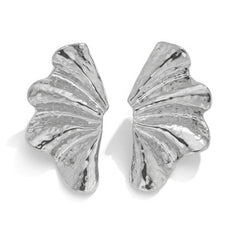 Wrinkled Scallop Shell Stud Earrings