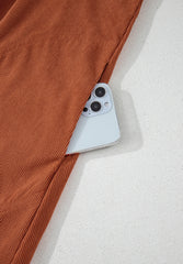 Vestido de pana con mangas tres cuartos y cierre de broche de un cuarto