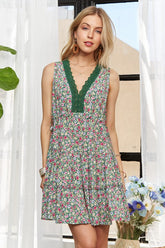 Vestido mini sin mangas con escote en V y detalle de encaje ADORA