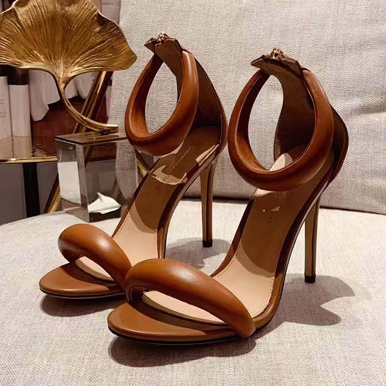 Ankle Strap Back Toe Zipper Heels EU 33 / Brown / 7.5cm