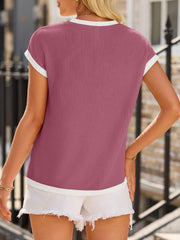 Camiseta de manga corta con cuello redondo y ribete en contraste