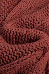 Suéter de cuello alto con hombros caídos y tejido de cable