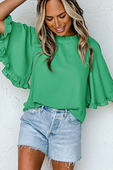 Blusa de media manga ancha con cuello redondo y volantes