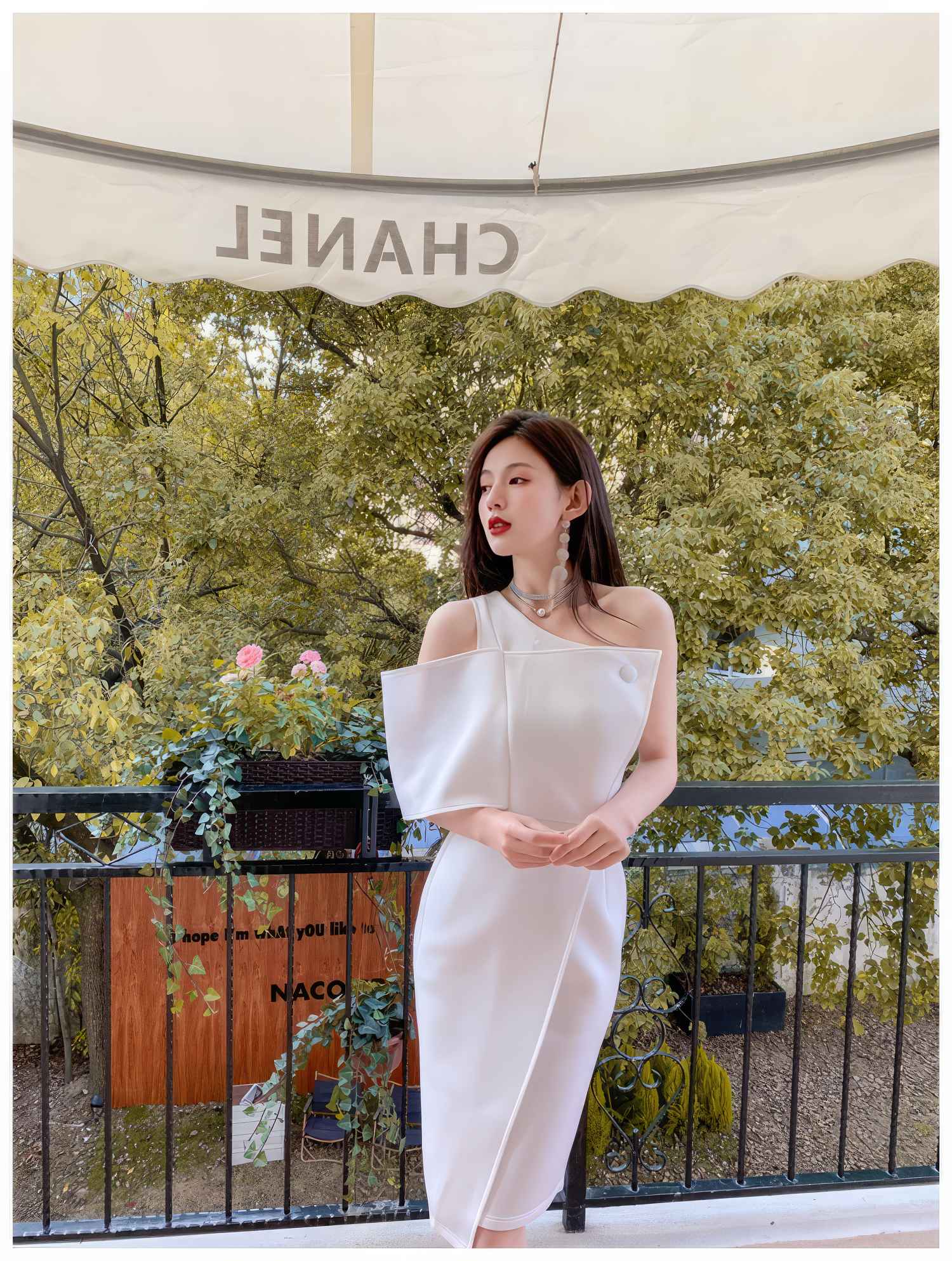 Button-Embellished One-Shoulder Slit Dress M / White