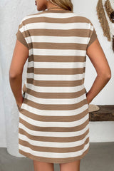 Vestido mini de manga corta con cuello redondo y rayas en contraste