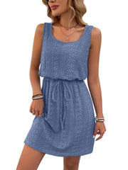 Vestido sin mangas con cuello redondo y cordón con ojales