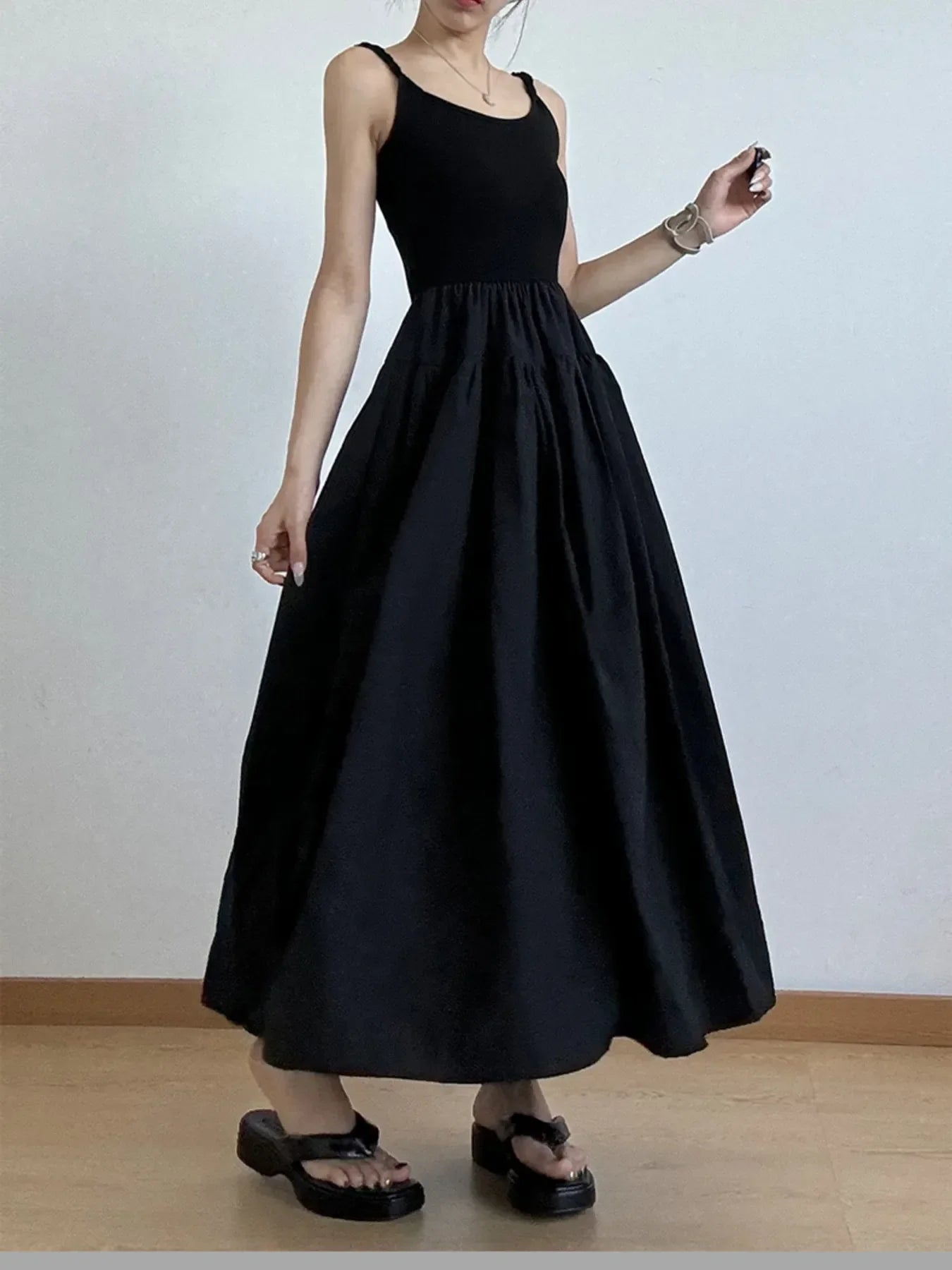 Casual Scoop Neck Cami Dress Black / S