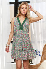 Vestido mini sin mangas con escote en V y detalle de encaje ADORA