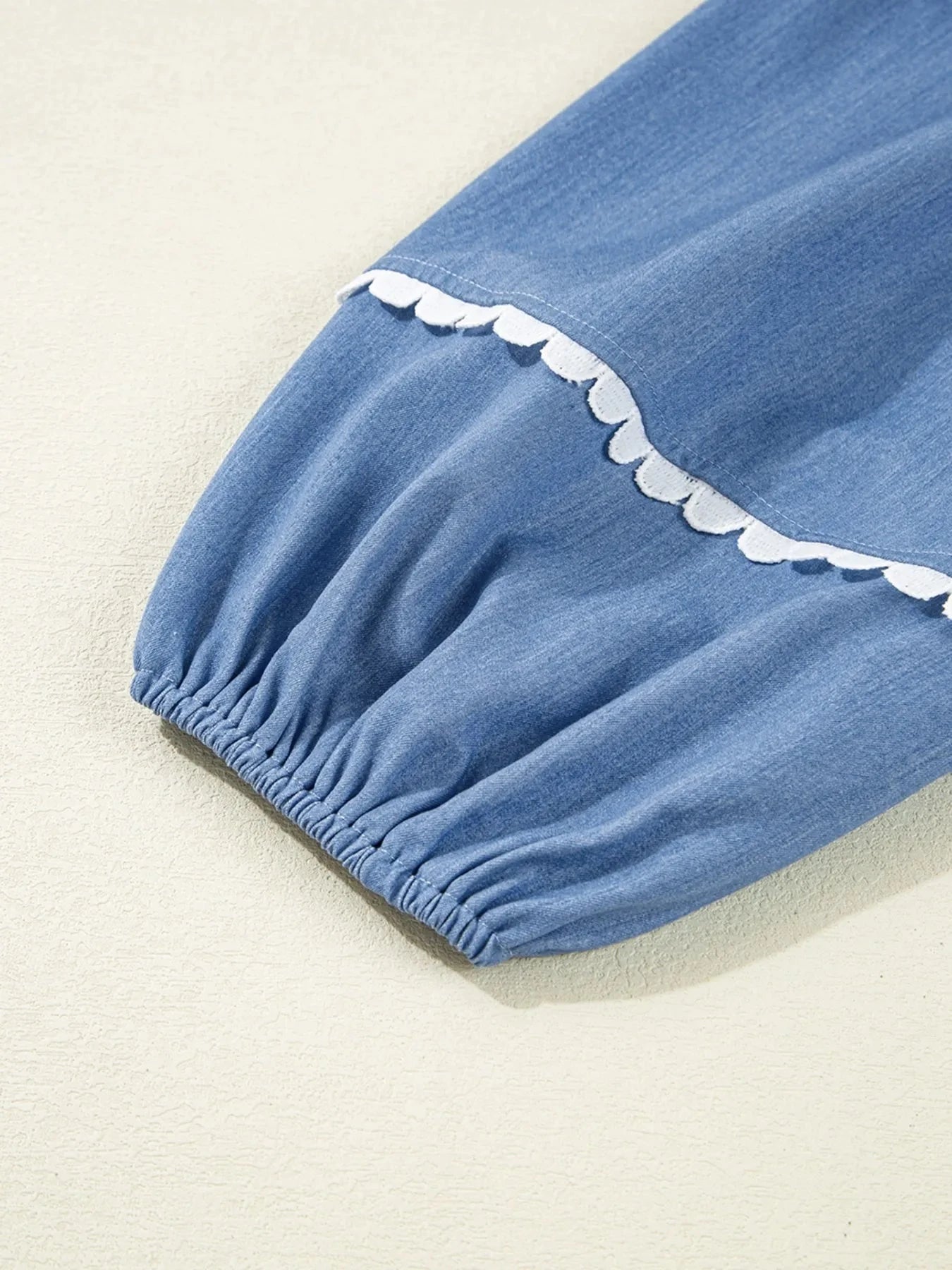 Collared Neck Contrast Trim Balloon Sleeve Blouse