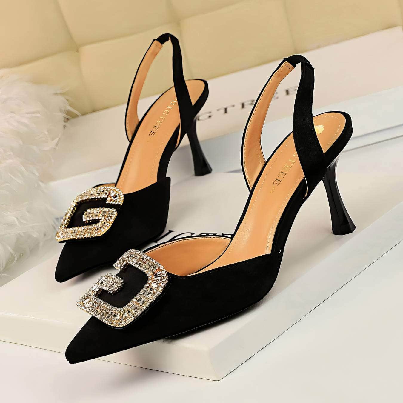 Cut Out Detailed Rhinestone Court Sandals EU 33 / Black / 7CM