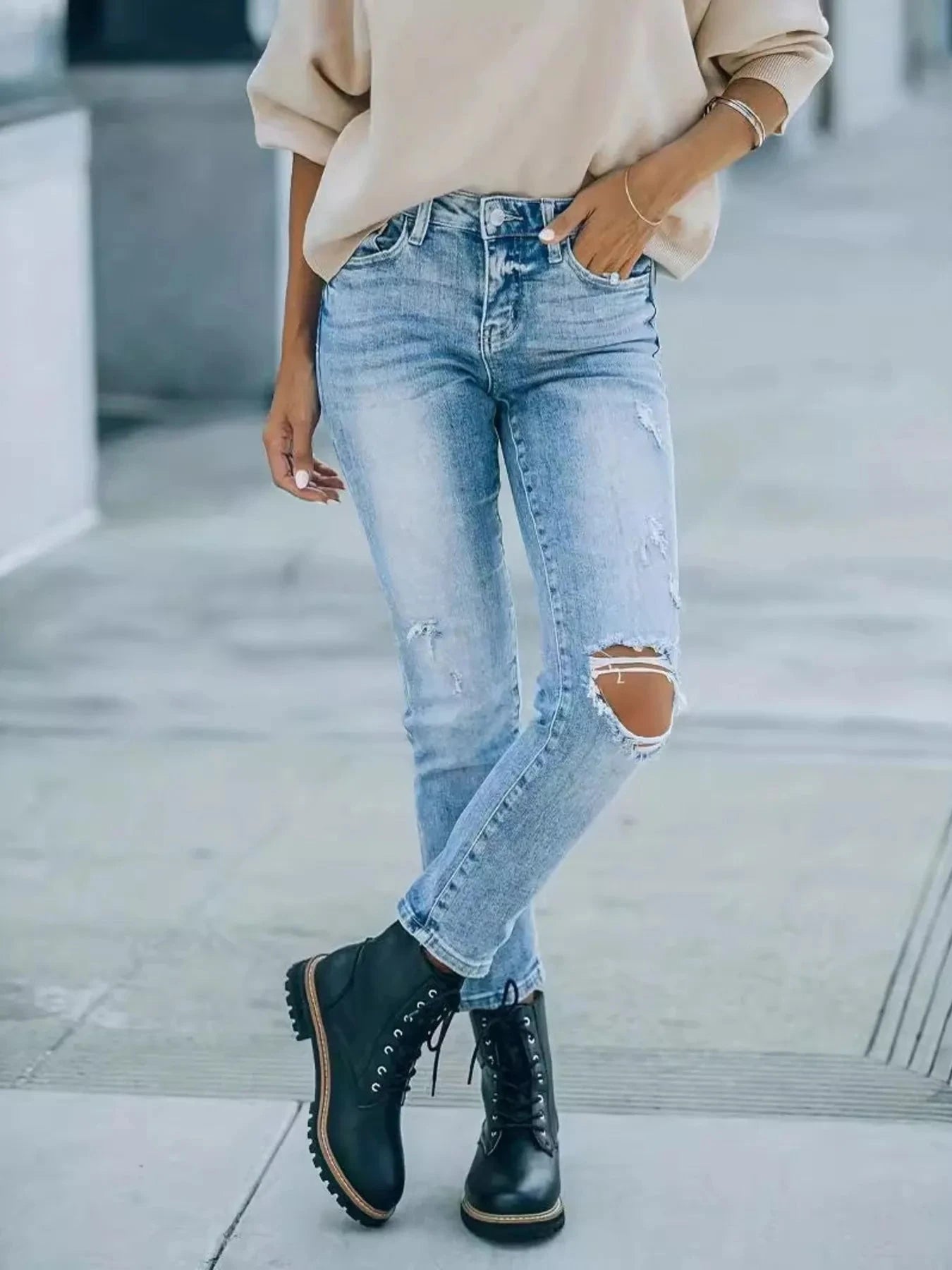 Distressed High Waist Jeans