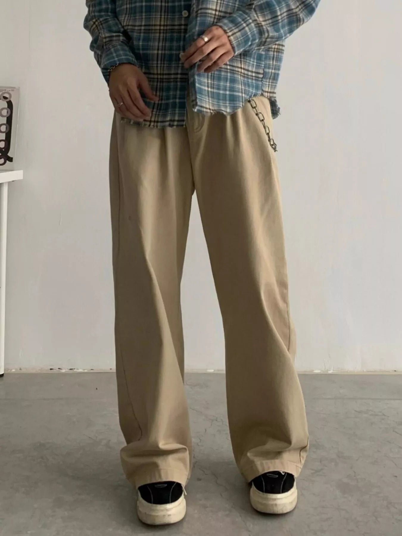Men's khaki loose-fit casual pants with pockets.
