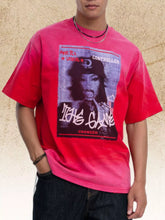 Men's graphic round-neck T-shirt in a slightly stretchy cotton-spandex blend.