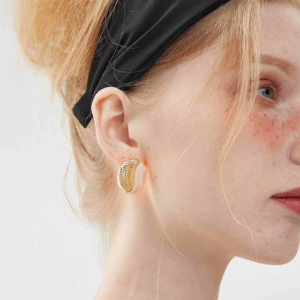 Gold Detailed Pearl SeaShell Stud Earrings