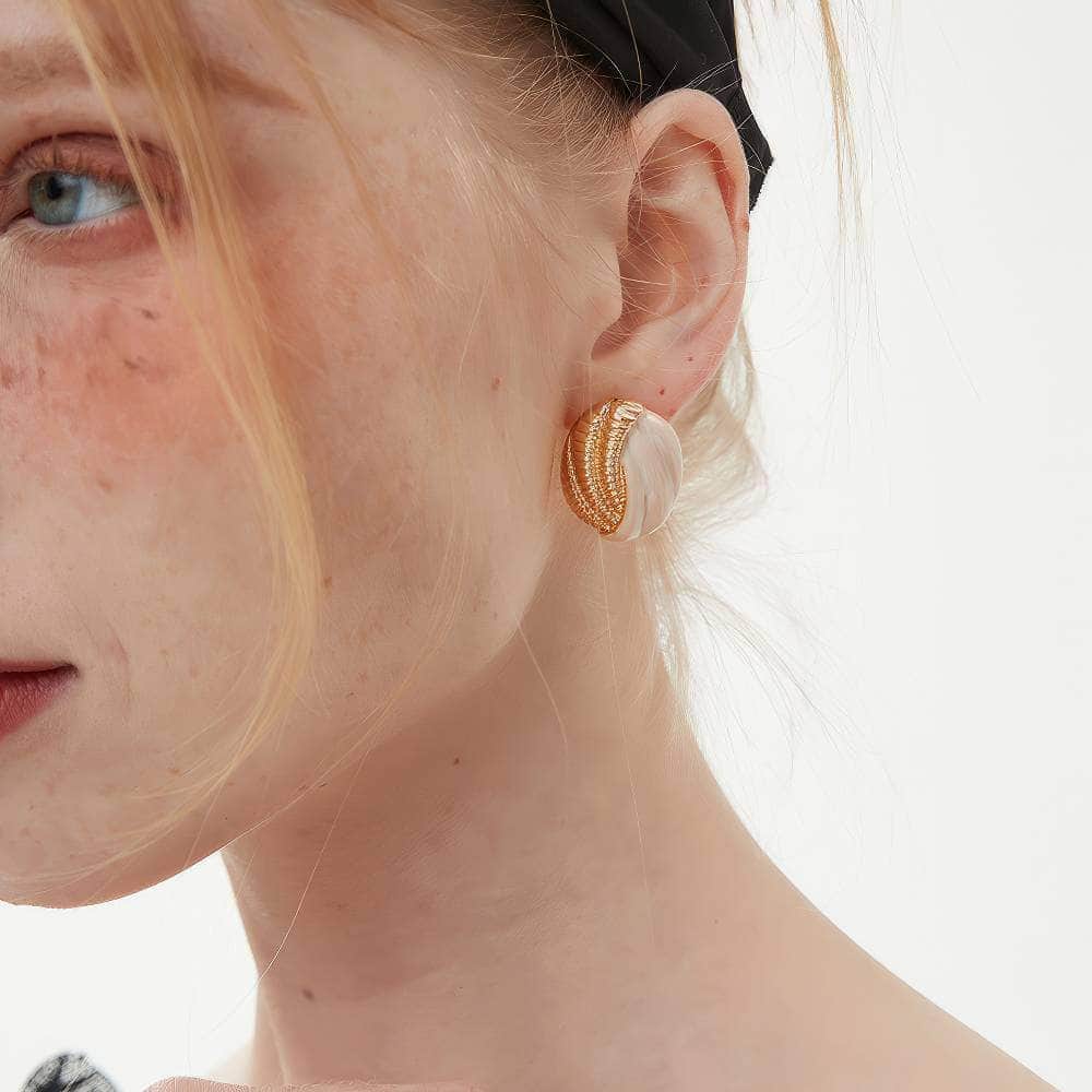 Gold Detailed Pearl SeaShell Stud Earrings