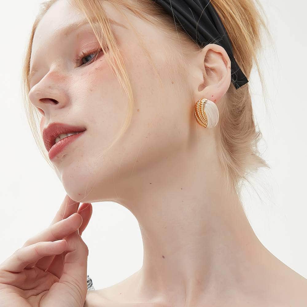 Gold Detailed Pearl SeaShell Stud Earrings