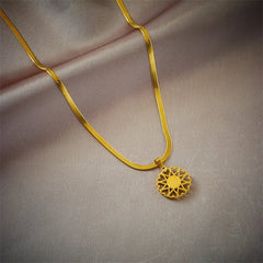 Heart Eye Shape Pendant Necklace N1908