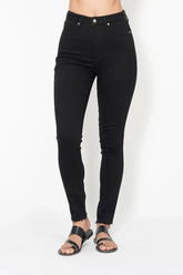 Judy Blue Full Size High Waisted Tummy Control Shield Pockets Skinny Jeans Plus Size Black / 0(24)