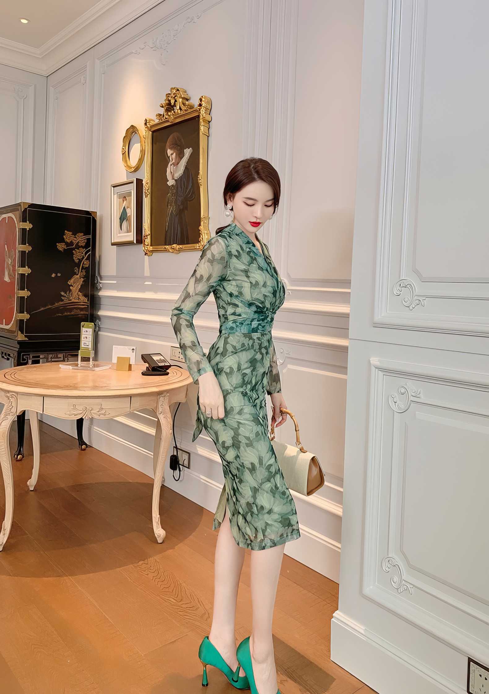 Longsleeve Wrapped Floral Midi Dress