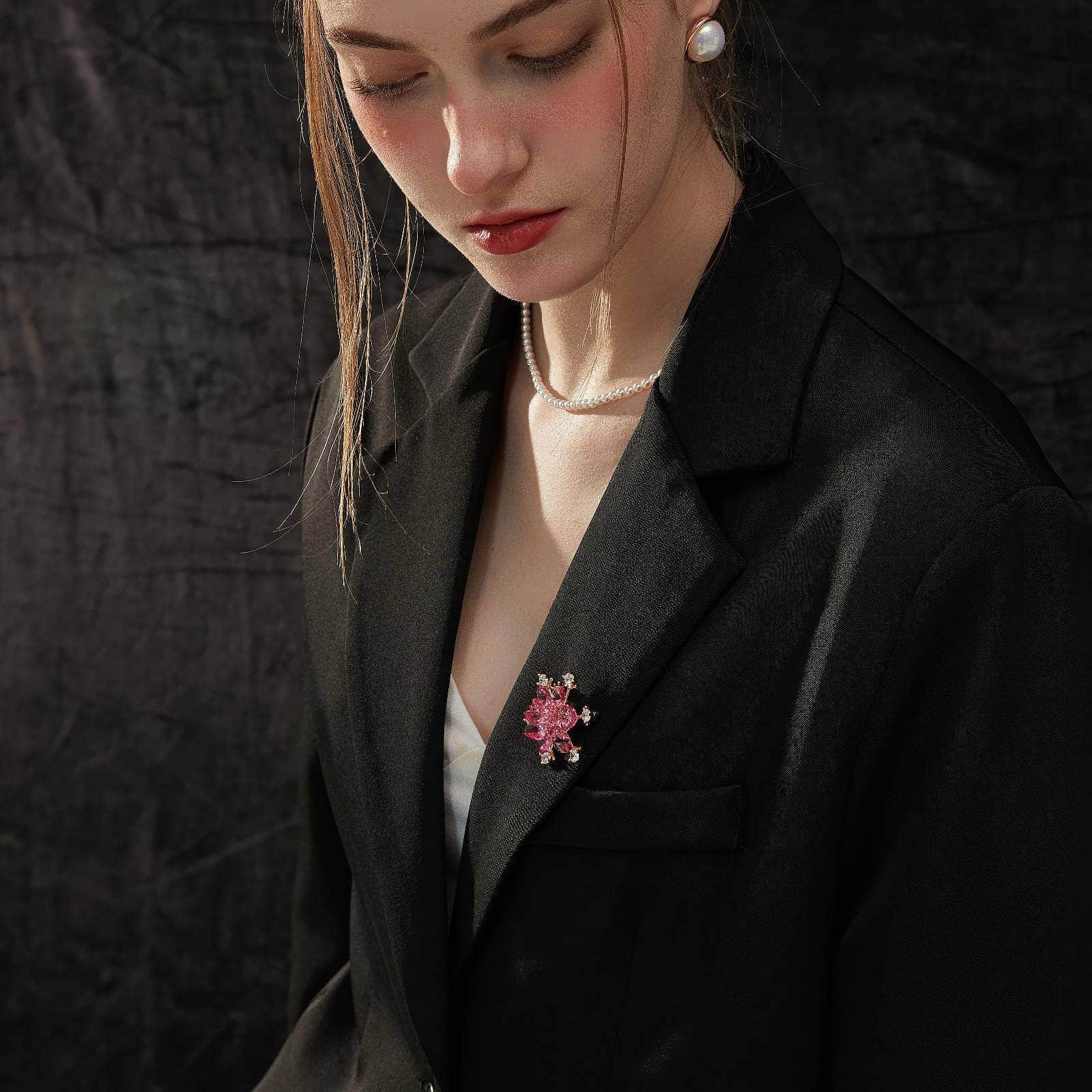 Luxurious Floral Starburst Crystal Inlaid Diamante Brooch Coral