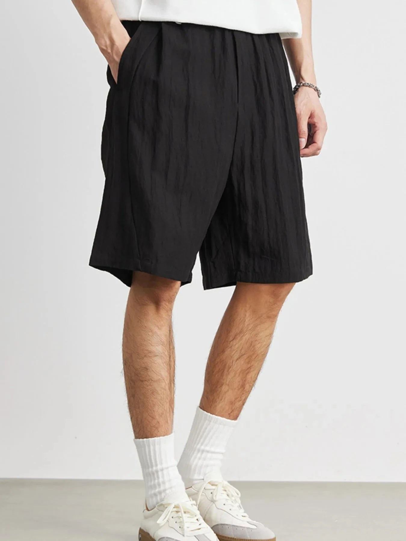 Men's Ruched Shorts with Pockets Black / 29